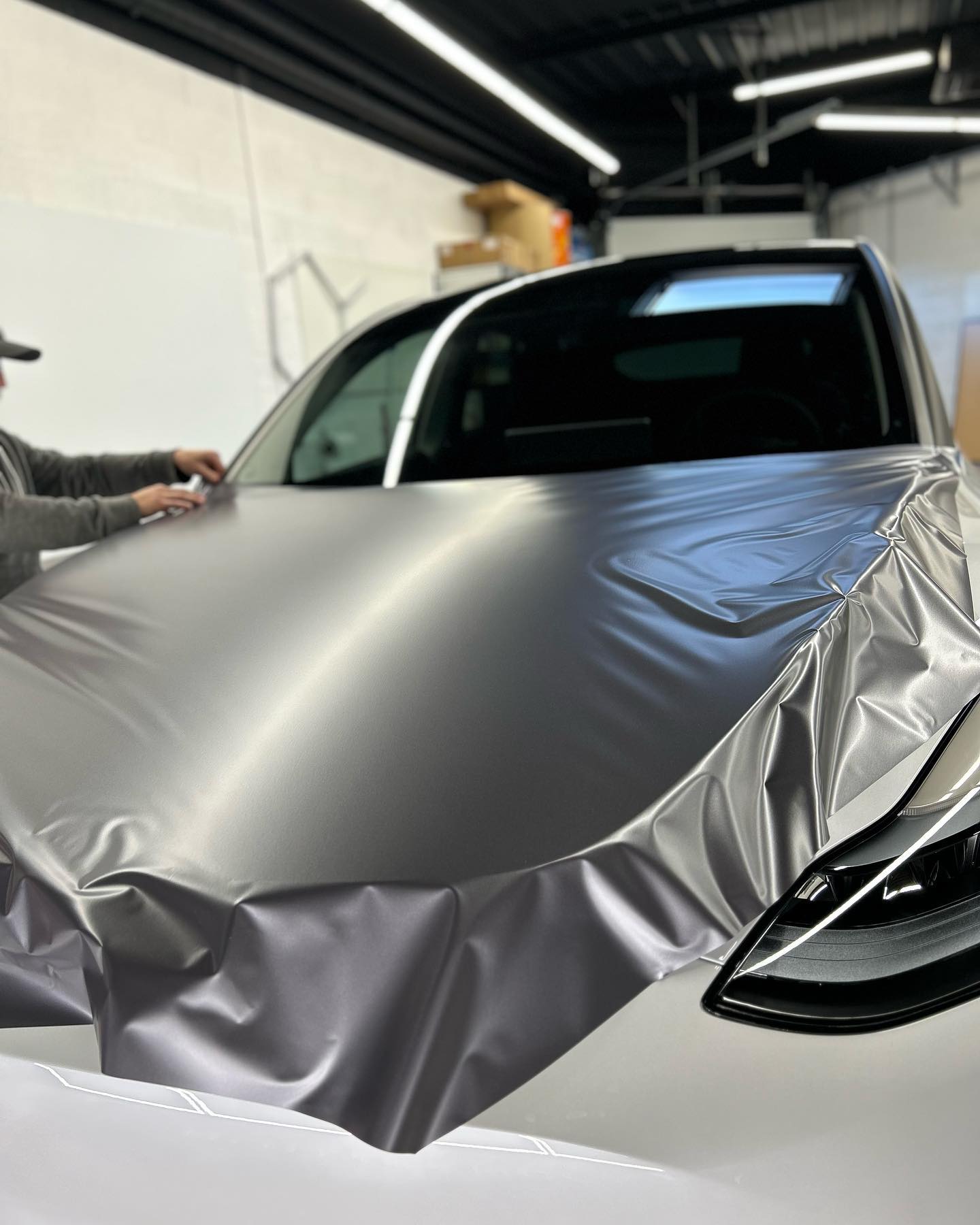Covering couleur gris silver satin Tesla Model Y Car Wrap Design Mulhouse